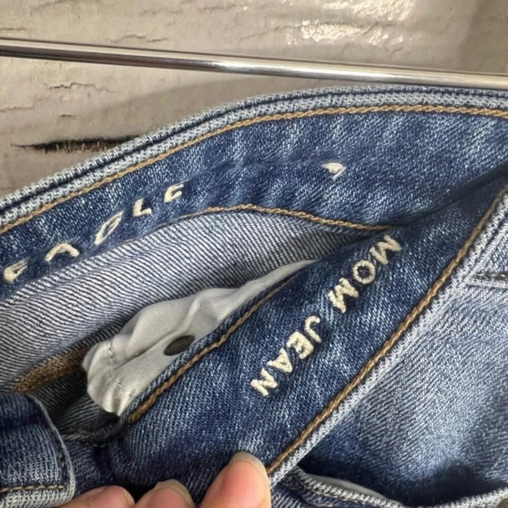 American Eagle Mom Jeans size 4 - Picture 5 of 8